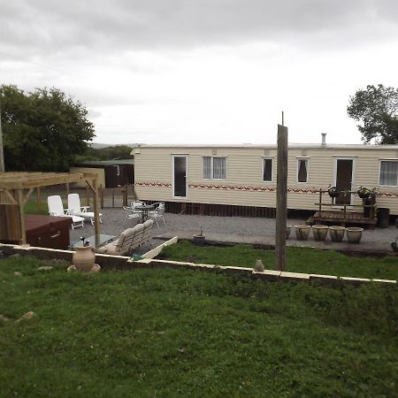 Marsh Water Ponds Fishery Villa Kidwelly Exterior photo