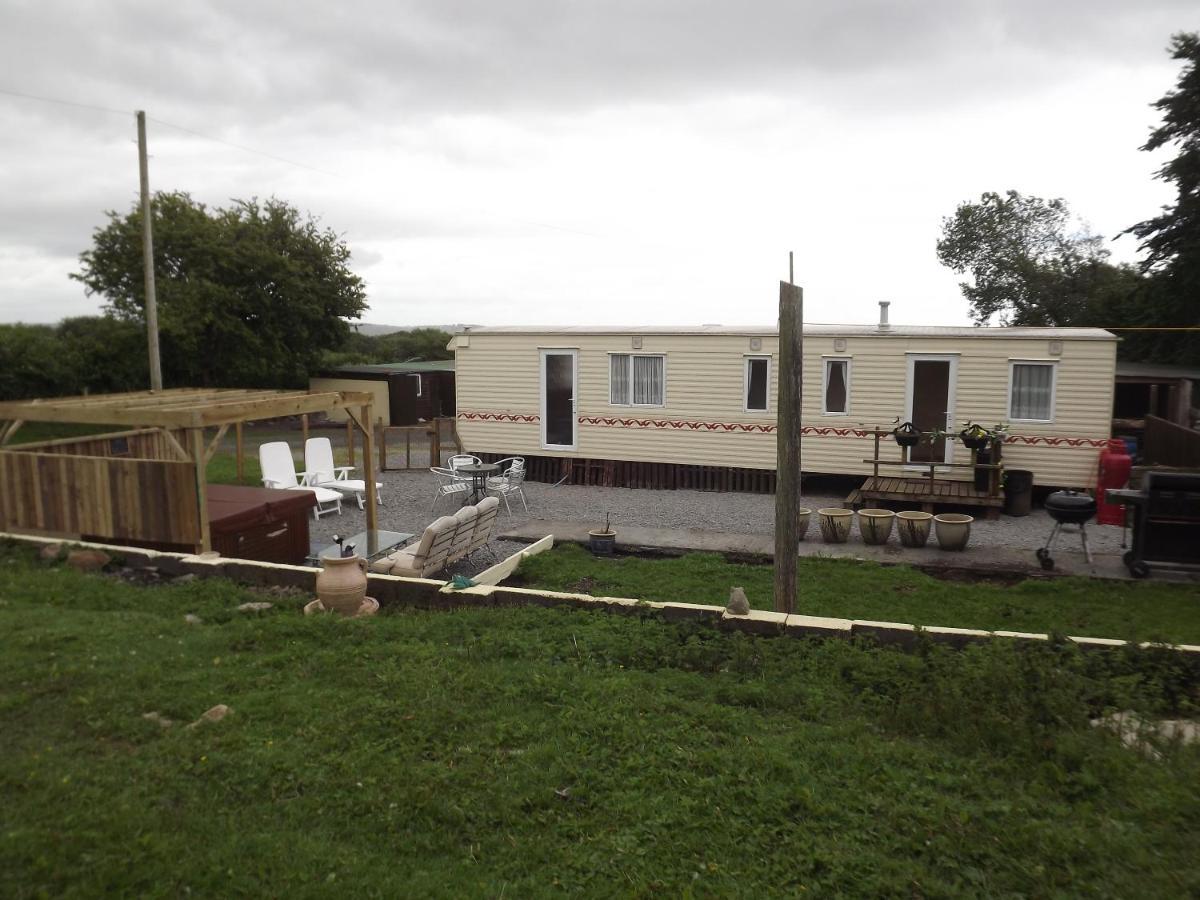 Marsh Water Ponds Fishery Villa Kidwelly Exterior photo