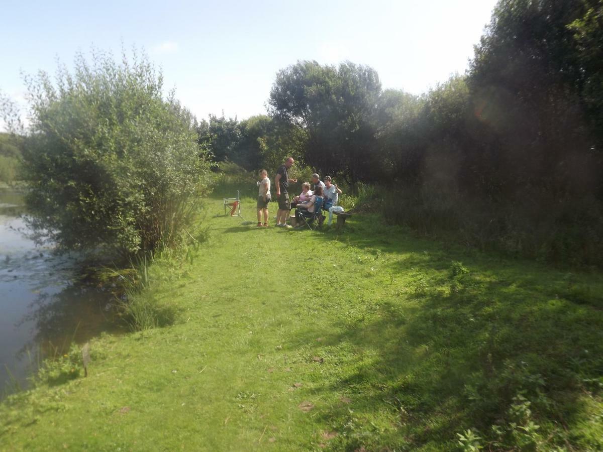 Marsh Water Ponds Fishery Villa Kidwelly Exterior photo