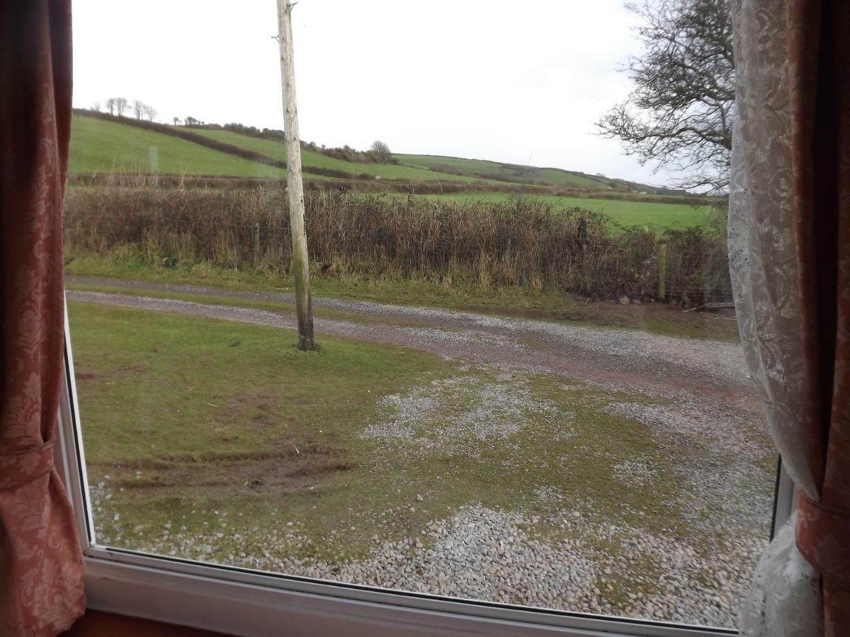 Marsh Water Ponds Fishery Villa Kidwelly Exterior photo