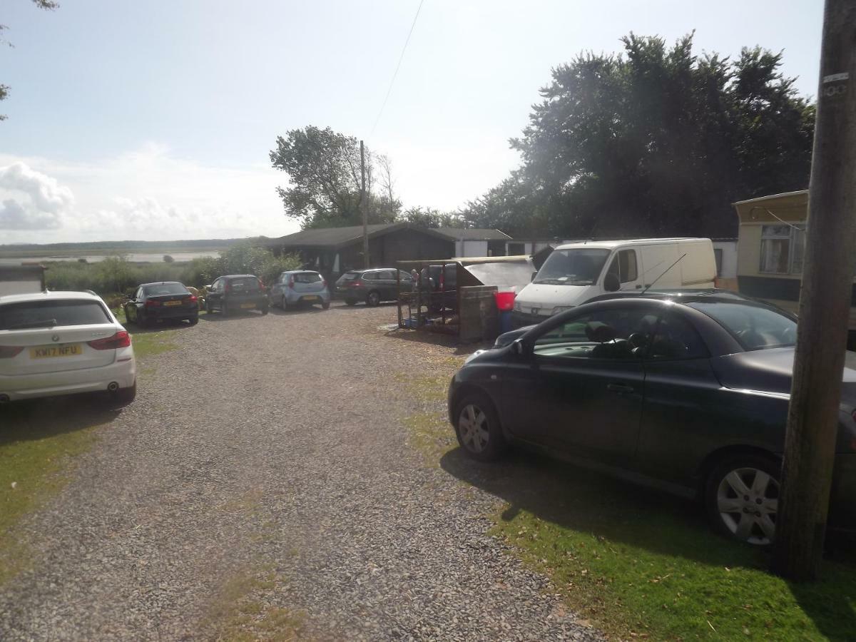 Marsh Water Ponds Fishery Villa Kidwelly Exterior photo