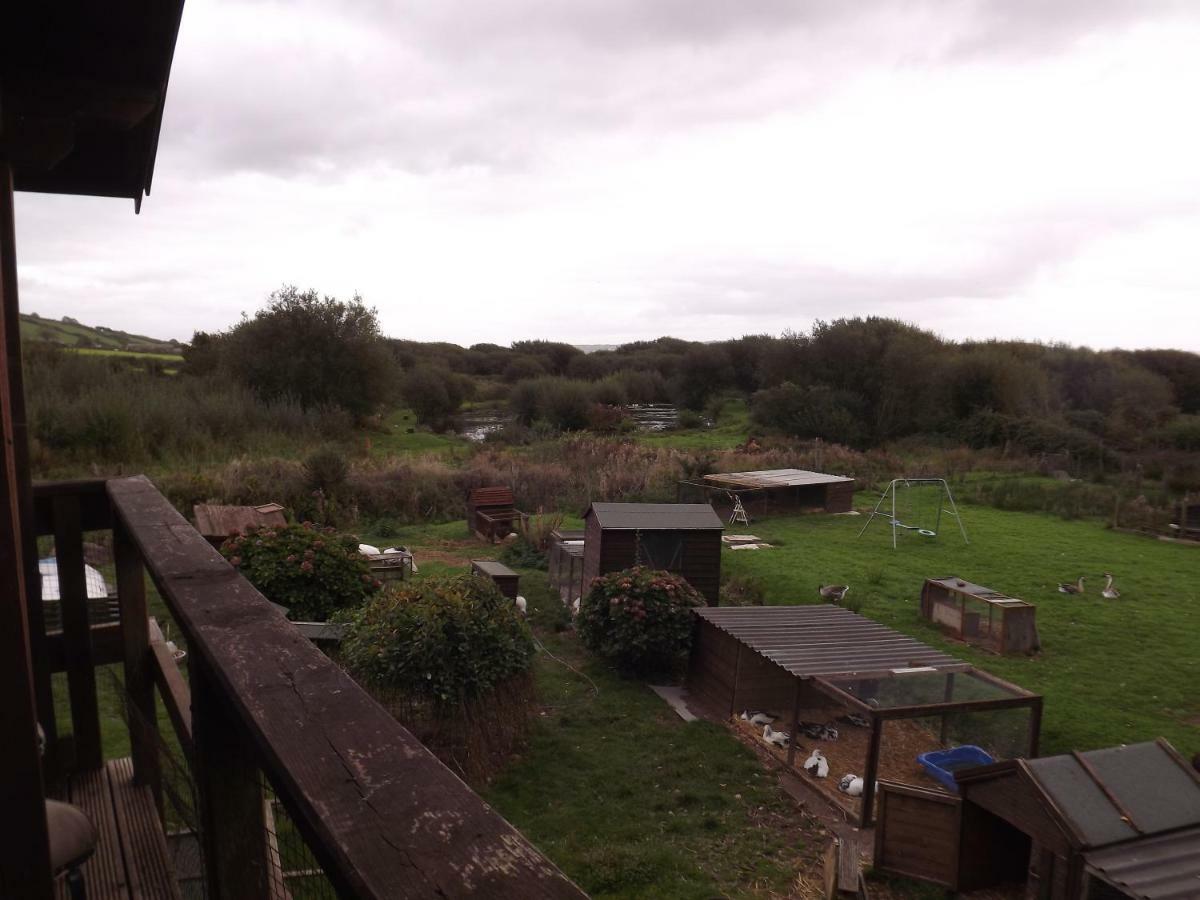 Marsh Water Ponds Fishery Villa Kidwelly Exterior photo